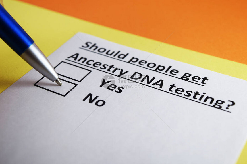 一个人正在回答关于祖先DNA测试的问题图片