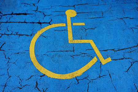 西班牙毕尔巴鄂市街道上的轮椅背景图片