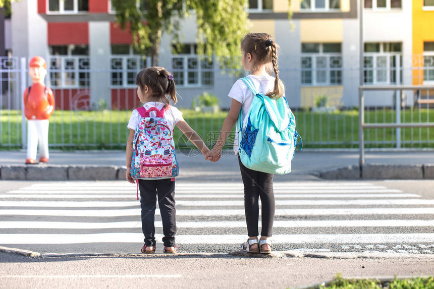 回到学校的教育理念图片