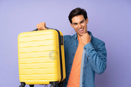男人在旅行李箱的假期里与孤图片