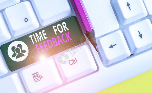 概念手写显示反馈时间概念含义有关对产品或服务的反应的信息白色pc键盘图片