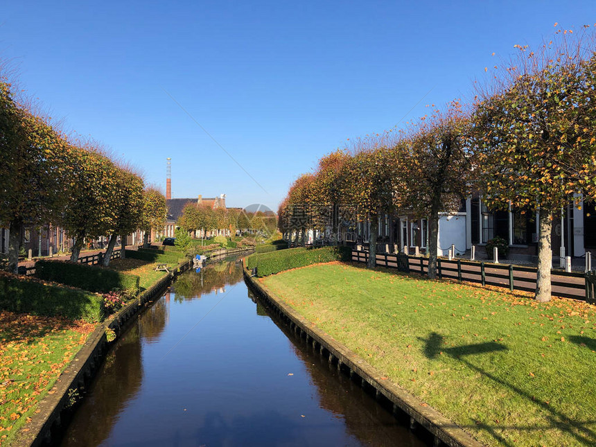 秋天在荷兰弗赖斯兰市运图片