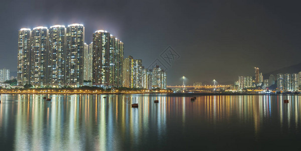 香港城市港口全景在晚上图片