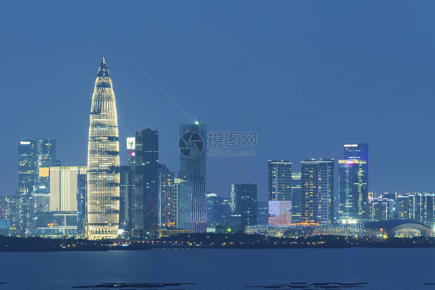 深圳市晚上的天线从香港图片