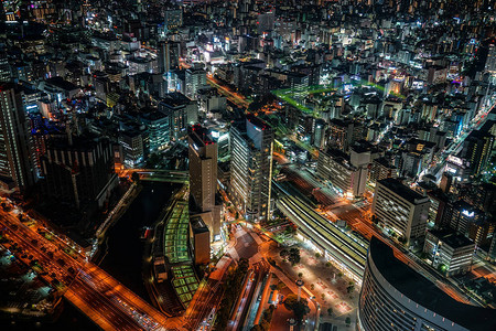 夜景的樱木町站从横滨地标塔图片