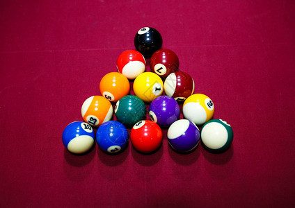台球或台球放在俱乐部的红色桌子上斯诺克比赛积极的休闲运图片