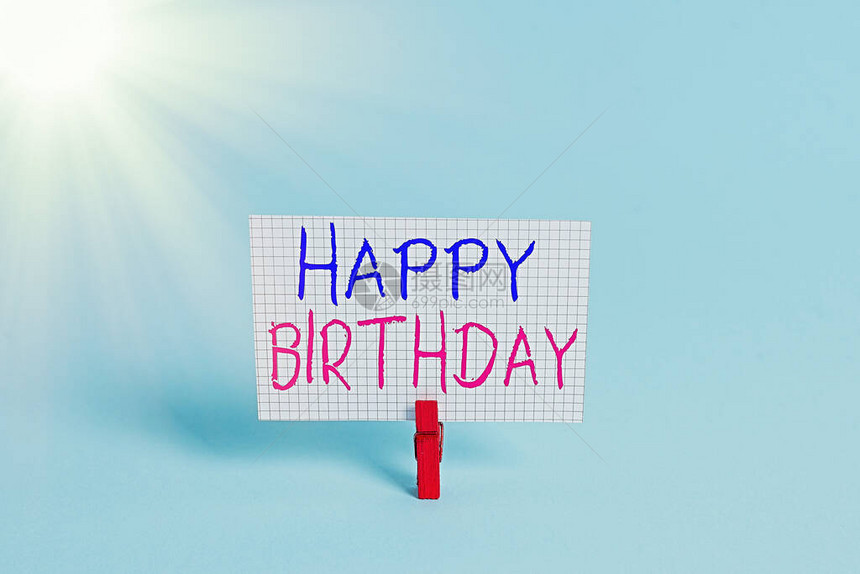 概念手写显示生日快乐概念意义以礼物庆祝个人的出生周年纪念日彩色衣夹矩图片