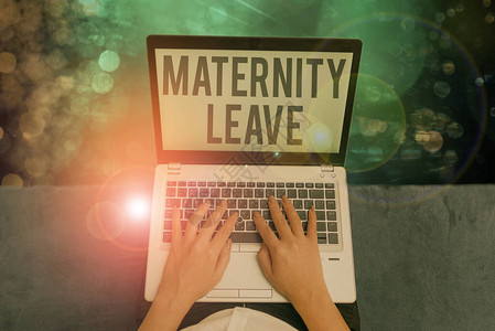 商业照片展示孕妇或新母亲的休假图片