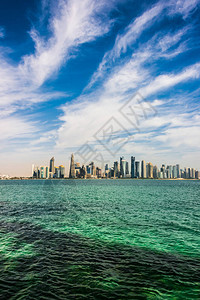 多哈卡塔尔街市江边图片