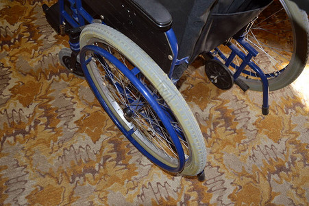 轮椅在不同位置和图片