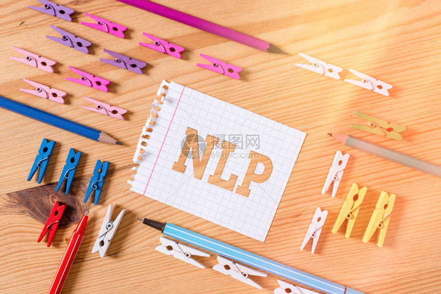 显示Nlp的书写笔记心理方法的商业概念包括分析达到目标的策略彩色衣夹纸空提醒木地图片