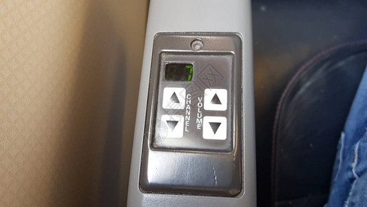 飞机座位上的控制图片