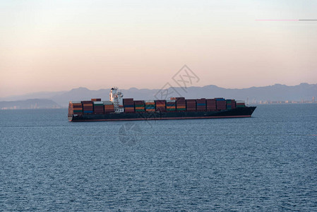 用于在地中海运输货物的商船图片