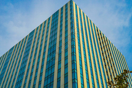 横滨的建筑物和蓝天图片
