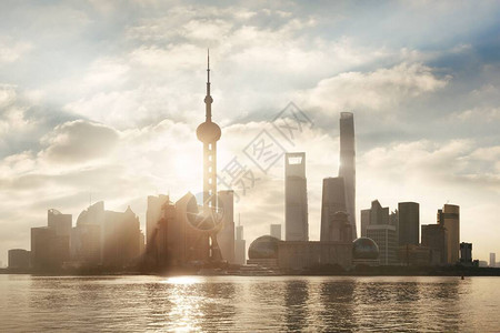 上海天际线全景与现代摩天大楼图片