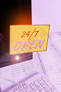 显示24或7打开的书写笔记用于描述一种服务的业务概念图片