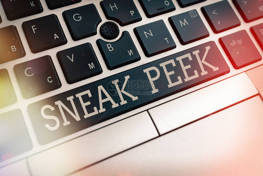 显示SneakPeek的书写笔记在正式呈现或发布给公共Pc键盘之前查看的商业概念图片