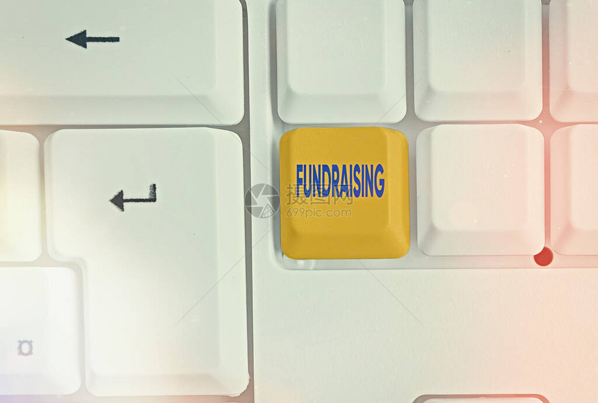 显示筹款的书写笔记为慈善事业或事业申请经济援助的商业概念彩色键盘图片