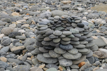在Hualien的石头海滩上一图片