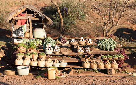 在马达加斯市场上卖蔬菜的市图片