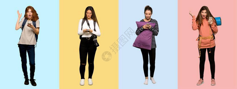 一群旅行妇女摄影师学生和睡衣穿着睡衣与手机发送讯图片