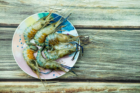 盘子里的全新生虾鱼海产食图片