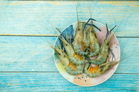 盘子里的全新生虾鱼海产食图片