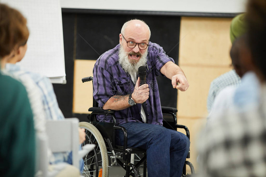 情绪自信激励残疾的演讲者图片