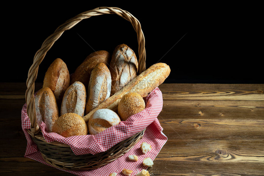 各种面包来自天然有机成分健康图片