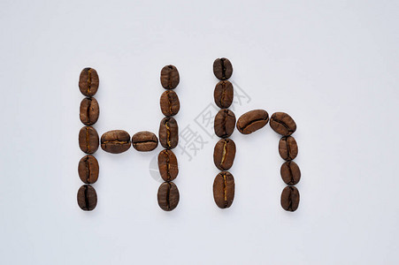 白色背景上用咖啡豆做图片