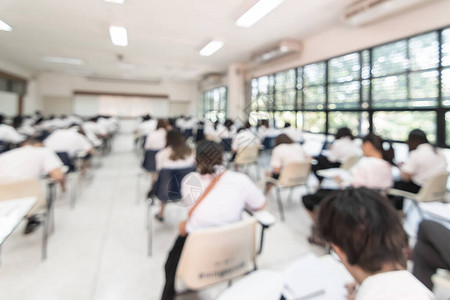 本科报考大学课堂上学生考试背景模糊背景