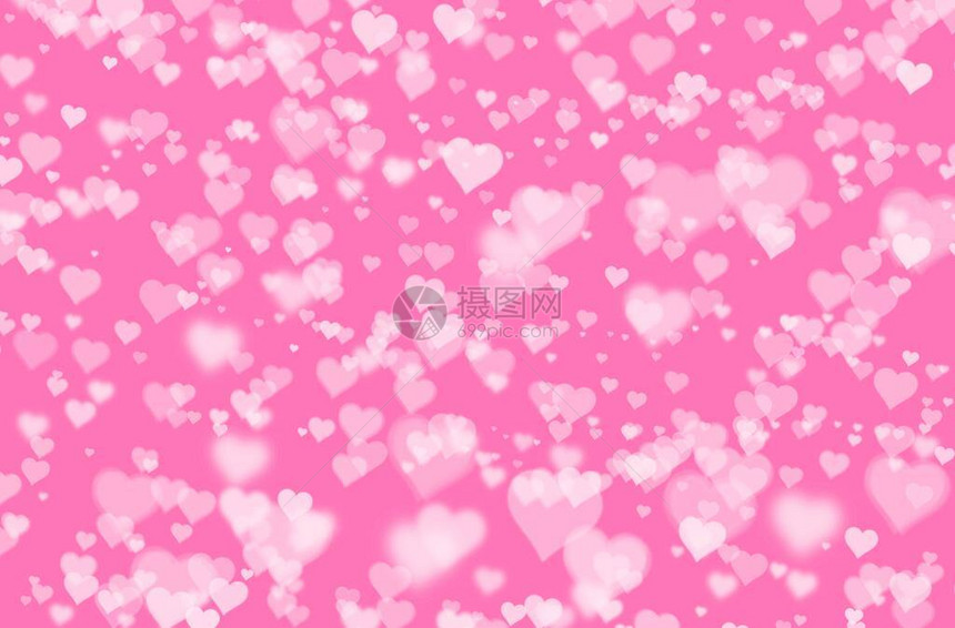 粉色面粉背景上的模糊心脏形状布基情人图片