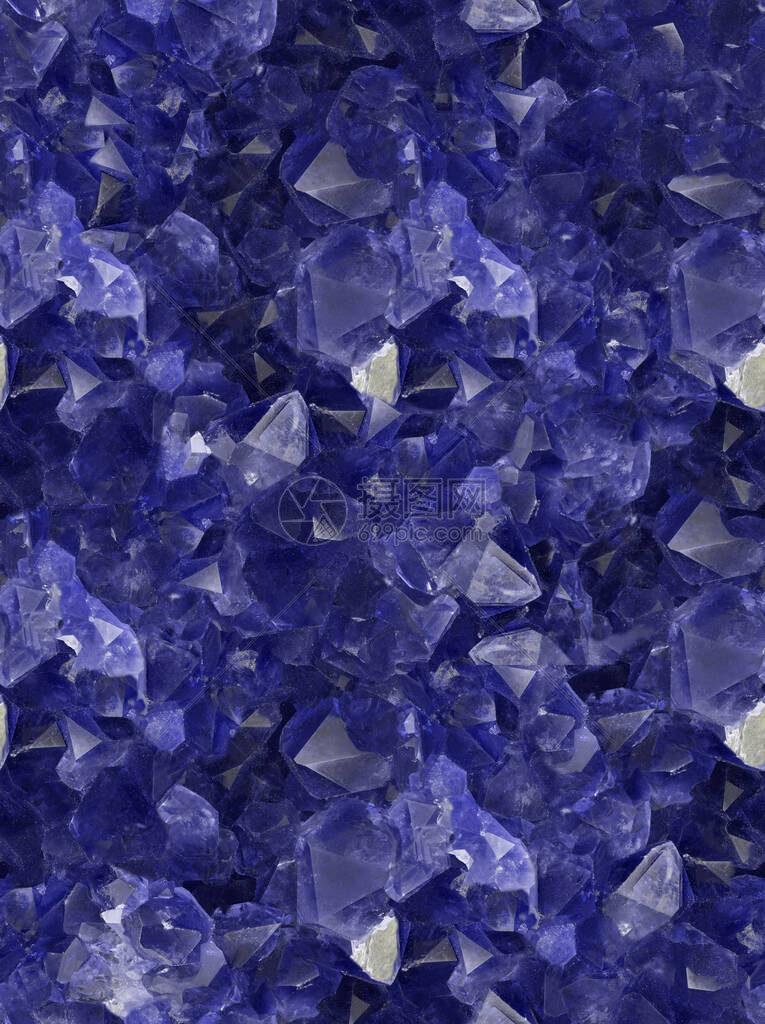 蓝色宝石晶簇的微距照片图片