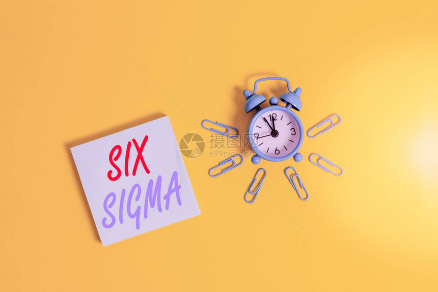 显示六西格码的概念手写旨在改善业务流程的概念意义一套管理技术金属复古闹钟夹记图片