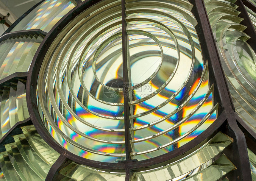 玻璃棱晶的近镜像在灯塔里图片