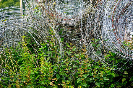 用于农场或花园围栏的金属铁丝网滚动图片