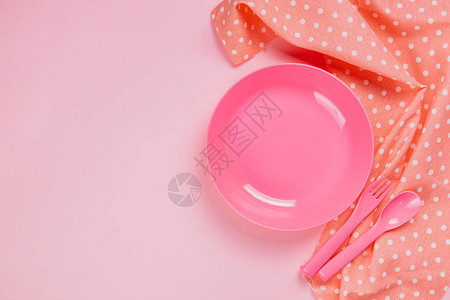 粉红色塑料盘图片