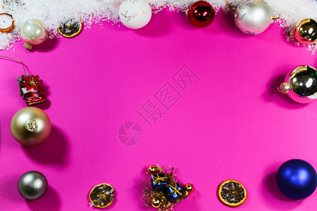 粉红背景并装饰圣诞节芭背景图片