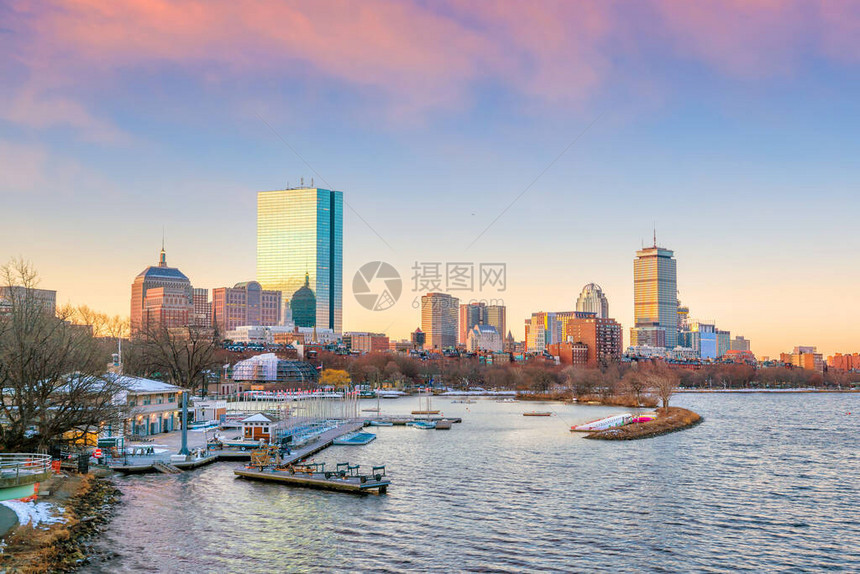波士顿天线的全景美国日光时有摩天大楼图片