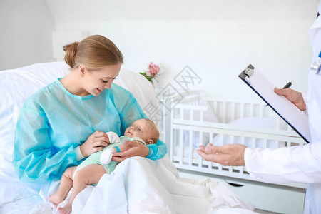 在妇产医院有新生儿和妇产科医生图片