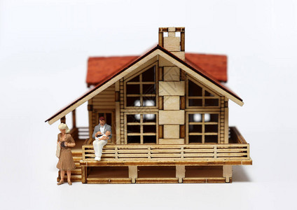 微型房屋和小型人家庭中别逆转的概念图片