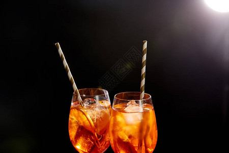 AperolSpritz戴眼镜图片