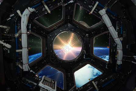 地球上迷人的日出宇宙飞船窗口视图美航空天局提供的这图片