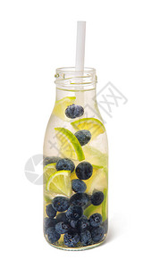蓝莓和石灰的冷新鲜脱毒饮料玻璃瓶中含图片