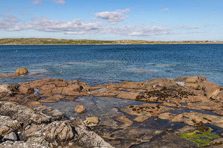 爱尔兰卡伦马拉加尔韦的卡拉罗海滩上与岩石相图片
