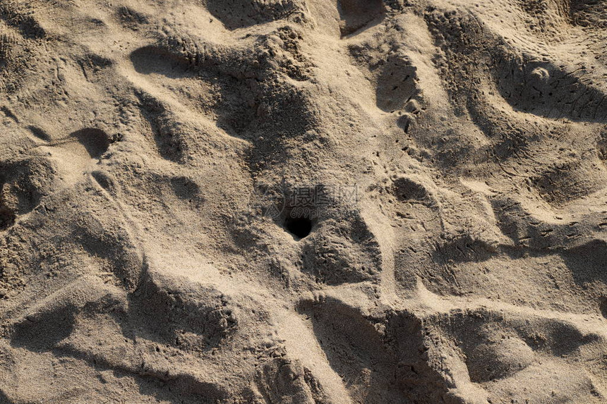 以色列北部地中海滩上的脚印图片