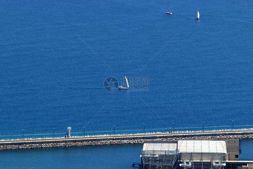 以色列北部海港停泊船只图片