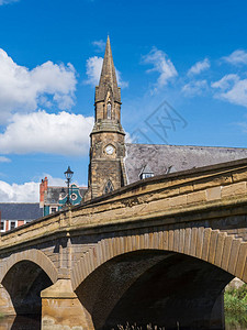 摩佩特泰尔福德大桥和圣乔治联合改革后教堂的外壳图片