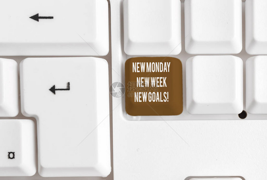 显示新星期一新周目标的书写笔记再见周末开始新目标的商业概念目标是白色pc键盘图片