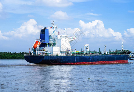 在亚洲泰国河的货轮物流运输和航运图片